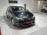 Begagnad Toyota Auris Active 132 HK (97 kW) 2013 Svart Sedan