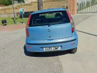 Usado Fiat Punto Dynamic 60 CV (44 kW) 2005 Azul Utilitario