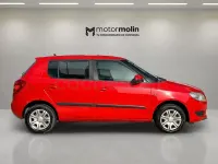 Usado Skoda Fabia Active 60 CV (44 kW) 2013 Rojo Berlina