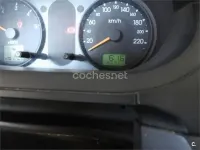 Usado Ford Fiesta Trend 68 CV (50 kW) 2003 Gris / plata Utilitario