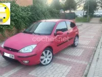 Usado Ford Focus Trend 100 CV (73 kW) 2003 Rojo Berlina
