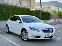 Usado Opel Insignia Selective 130 CV (95 kW) 2012 Blanco Berlina