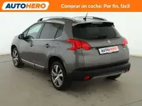 Usado Peugeot 2008 Allure 92 CV (67 kW) 2015 Gris SUV