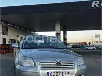 Usado Toyota Avensis Sol 129 CV (94 kW) 2005 Gris / plata Berlina