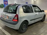 Usado Renault Clio II Expression 60 CV (44 kW) 2002 Gris Utilitario