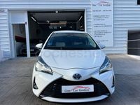 Usado Toyota Yaris Hybrid Active 100 CV (73 kW) 2019 Blanco Berlina