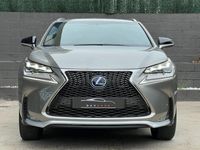 Usado Lexus NX300h Sport Line 197 CV (144 kW) 2016 Gris / plata SUV