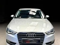 Usado Audi A3 Ambition 105 CV (77 kW) 2014 Gris / plata Berlina