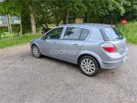 Usado Opel Astra Cosmo 100 CV (73 kW) 2005 Gris / plata Berlina
