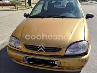 Usado Citroën Saxo 60 CV (44 kW) 2001 Amarillo Utilitario