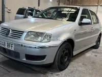 Usado VW Polo Trendline 75 CV (55 kW) 2001 Gris / plata Berlina