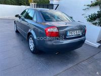 Usado Audi A4 130 CV (95 kW) 2001 Gris / plata Berlina
