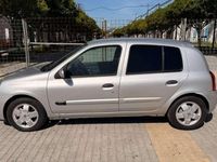 Usado Renault Clio II Expression 85 CV (62 kW) 2005 Gris / plata Berlina
