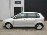 Usado VW Polo Trendline 75 CV (55 kW) 2003 Gris / plata Berlina
