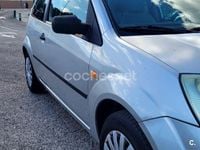Usado Ford Fiesta Trend 68 CV (50 kW) 2004 Blanco Utilitario