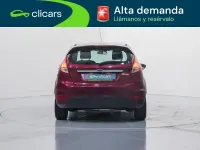 Usado Ford Fiesta Titanium 95 CV (69 kW) 2015 Rojo Utilitario