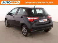 Usado Toyota Yaris Active 111 CV (81 kW) 2020 Negro Utilitario