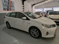 Usado Toyota Auris Hybrid Active 136 CV (100 kW) 2014 Blanco Familiar