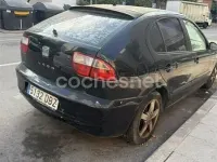 Usado Seat Leon Stella 105 CV (77 kW) 2004 Negro Utilitario