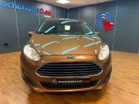 Usado Ford Fiesta 95 CV (69 kW) 2013 Naranja Berlina