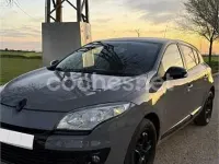 Usado Renault Mégane Dynamique 115 CV (84 kW) 2013 Gris / plata Berlina