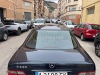 Usado Mercedes E240 Elegance 170 CV (125 kW) 2000 Negro Berlina