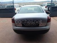 Usado Audi A6 150 CV (110 kW) 2001 Gris / plata Familiar