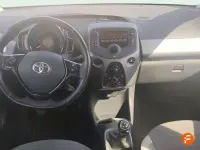 Usado Toyota Aygo X-cite 72 CV (52 kW) 2019 Blanco Utilitario