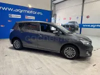 Käytetty Toyota Verso Advance 132 HP (97 kW) 2016 Harmaa Tila-auto