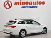 Usado Seat Leon Reference 116 CV (85 kW) 2022 Blanco Familiar