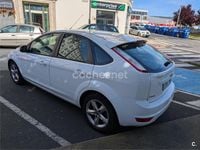 Usado Ford Focus Trend 109 CV (80 kW) 2010 Blanco Berlina