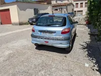 Usado Peugeot 206 90 CV (66 kW) 2001 Blanco Berlina