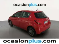 Usado Toyota Yaris Active 99 CV (72 kW) 2017 Rojo Utilitario