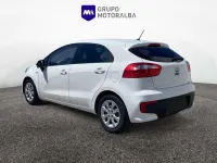 Usado Kia Rio 84 CV (61 kW) 2015 Blanco Utilitario