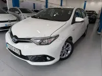 Usado Toyota Auris Hybrid Business Edition 136 CV (100 kW) 2019 Blanco Berlina