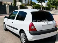 Usado Renault Clio II 80 CV (58 kW) 2006 Blanco Berlina