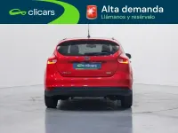 Usado Ford Focus Trend+ 125 CV (91 kW) 2018 Rojo Berlina