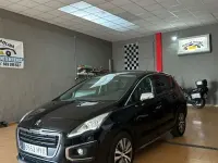 Usado Peugeot 3008 Style 120 CV (88 kW) 2014 Negro Familiar