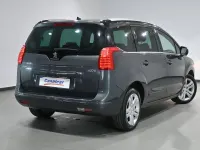 Usado Peugeot 5008 Allure 150 CV (110 kW) 2015 Gris Monovolumen