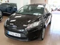 Usado Ford Fiesta Trend 75 CV (55 kW) 2012 Negro Berlina