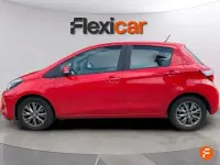 Usado Toyota Yaris Active 69 CV (50 kW) 2018 Rojo