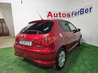 Usado Peugeot 206 110 CV (80 kW) 2005 Granate Berlina