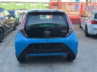 Usado Toyota Aygo 70 CV (51 kW) 2016 Azul Utilitario