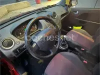 Usado Ford Fiesta Trend 96 CV (70 kW) 2008 Rojo Utilitario