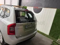 Usado Kia Carens Active 140 CV (102 kW) 2010 Gris / plata Monovolumen