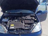Usado Ford Focus Ghia 115 CV (84 kW) 2004 Azul Berlina