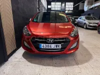 Usado Hyundai i30 GO! 136 CV (100 kW) 2017 Naranja Berlina