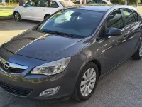 Usado Opel Astra Excellence 110 CV (80 kW) 2011 Gris / plata Berlina
