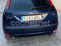 Usado Ford Focus Ambiente 100 CV (73 kW) 2001 Azul Berlina