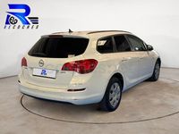 Usado Opel Astra Selective 110 CV (80 kW) 2011 Blanco Familiar